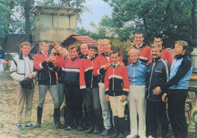 Schütz Tamás, Hódosi Gábor, Varga Zsolt, Varga Domokos, Dóczi Tibor, ...., Kovács Zoltán, Balázs Péter, Slett Tamás, Katona Ferenc, Antonovics Tamás, Kalocsai László, Koroponai István, Magyar Atilla, Kulcsár Antal